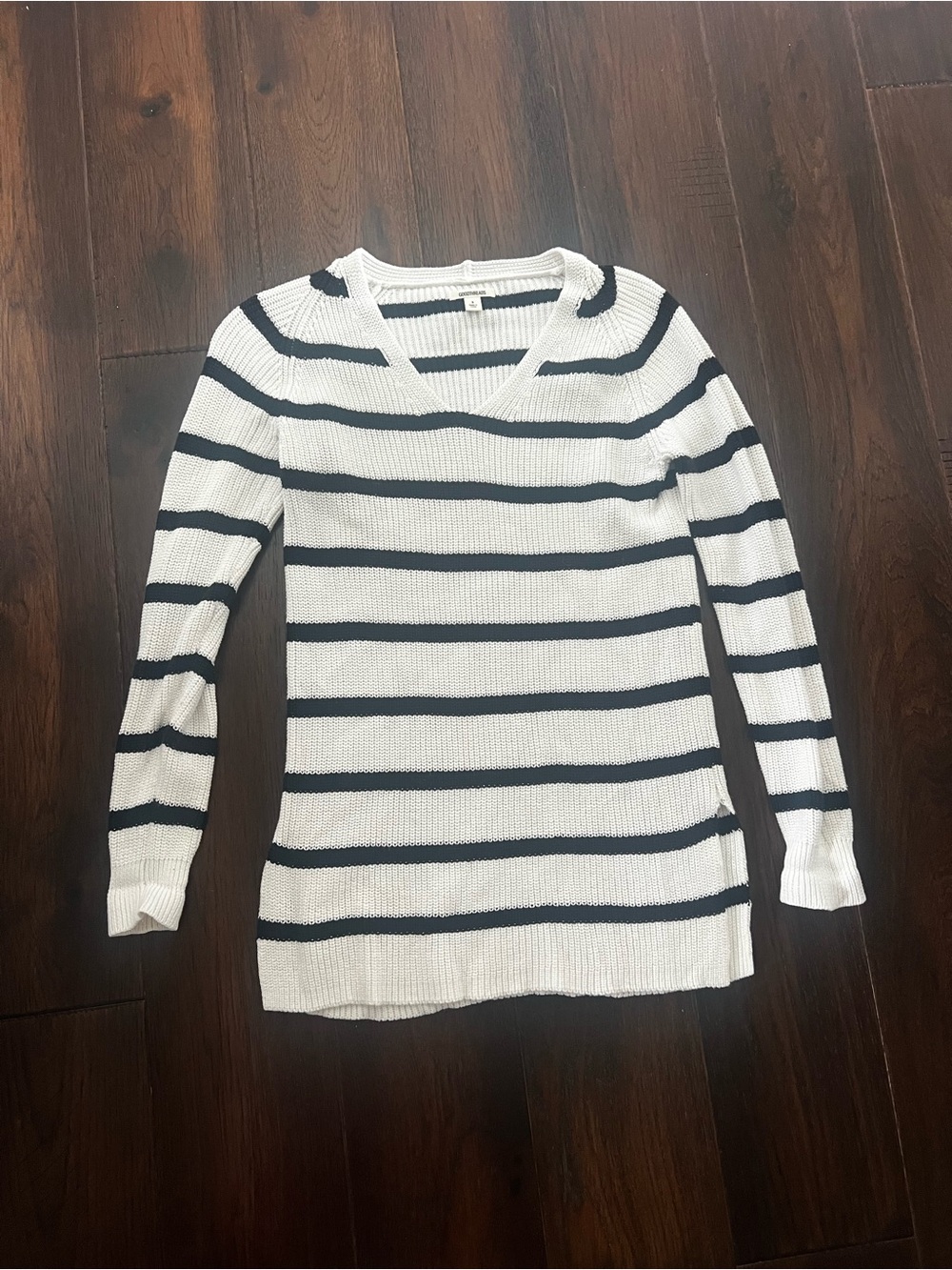 Cotton shaker stitch Striped V-Neck Sweater Pullover in White and black